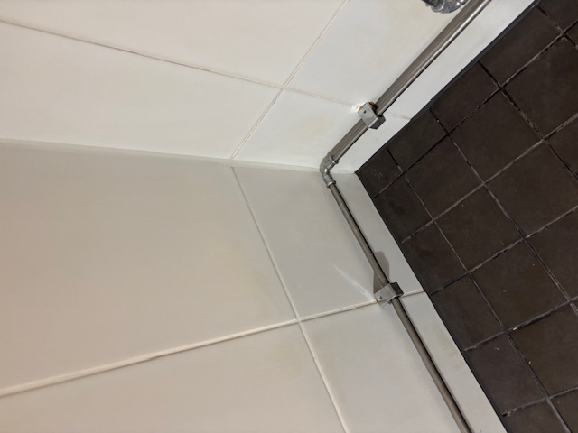 Vantaa – Laattasaumojen vaihto